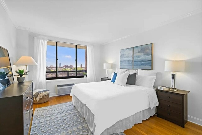 Building Photo - 415 Newark St.