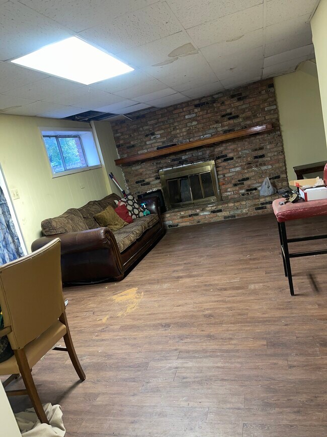 Building Photo - 3265 Hanna Dr