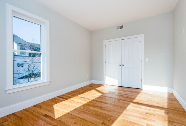 Building Photo - 220 Ashmont St