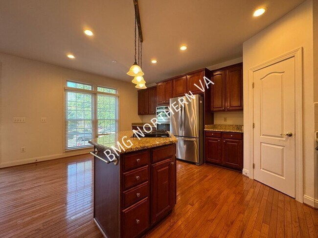 Building Photo - 3091 McKinnon Way