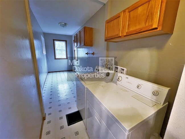 Building Photo - 700 S Wisconsin- 3 bedroom house