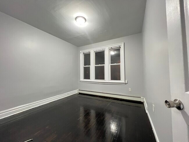 Building Photo - 166 Lexington Ave