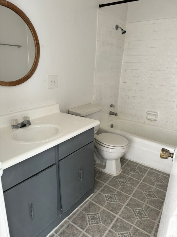 Building Photo - 1725 E 1st St