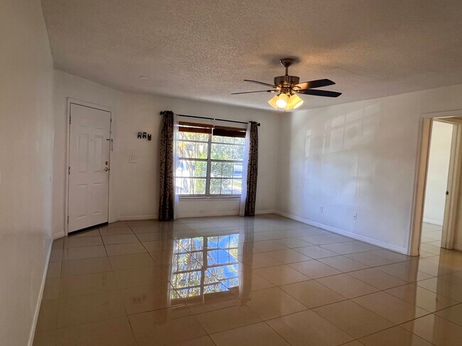 Building Photo - 3651 N Goldenrod Rd