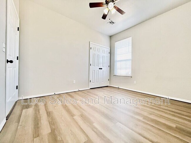 Building Photo - 1328 Garden Gate Dr