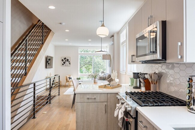 Building Photo - 2114 3rd Ave N