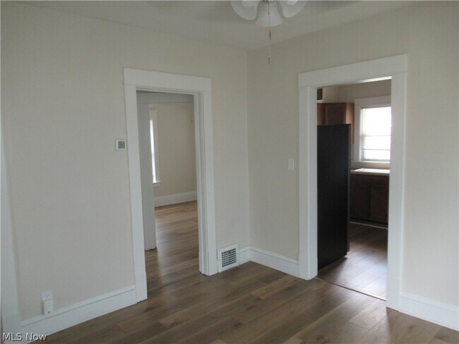 Building Photo - 1520 Ridgewood Ave
