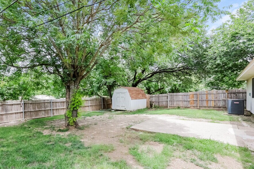 Building Photo - 922 Elliott Dr