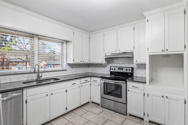 Building Photo - Elon - Large Brick Home, Hardwoods, Granite Counter-Tops, SS Appliances, Fire Place, Carport - Mu...