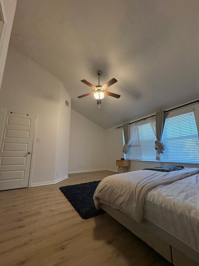 Building Photo - 1620 Bryant Dr