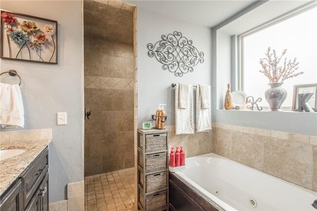 Building Photo - Stunning home in Deer Creek Schools!