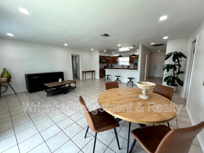 Building Photo - 1403 Stonehaven Way
