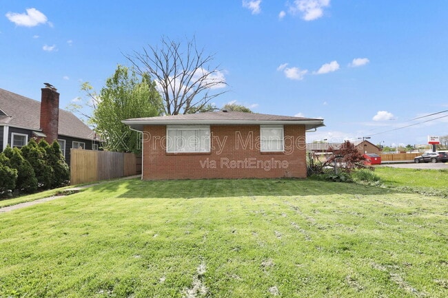 Building Photo - 711 S Chesterfield Rd