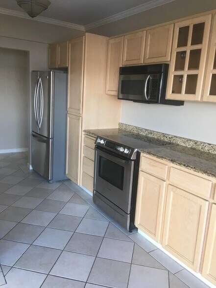 Building Photo - 6225 Lake Washington Blvd NE