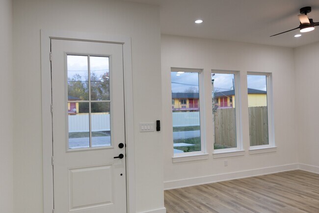 Building Photo - 3909 Maggie St