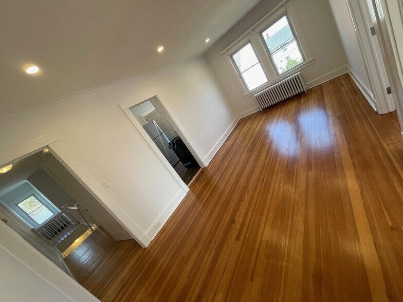 Building Photo - 510 Montauk Hwy