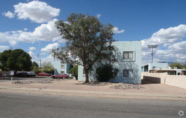 Building Photo - 2345 E 17th St