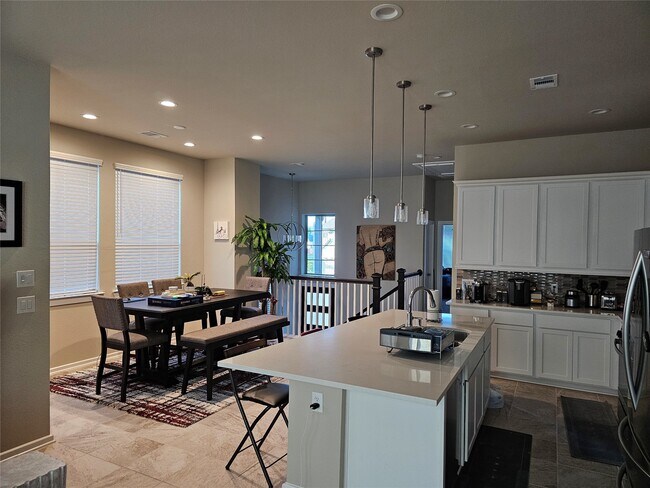 Building Photo - 9443 Starlight Oak Dr