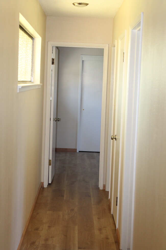 hallway facing main bdrm - 408 Pine St