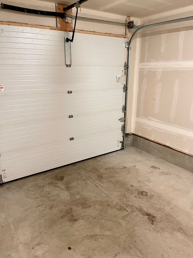 Building Photo - 410 Flower St