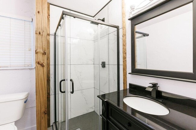 Building Photo - 5519 1st Pl