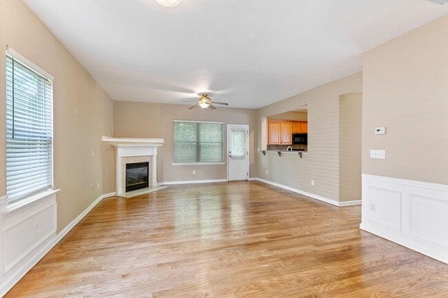 Building Photo - 4BR in sought after Centennial Lakes