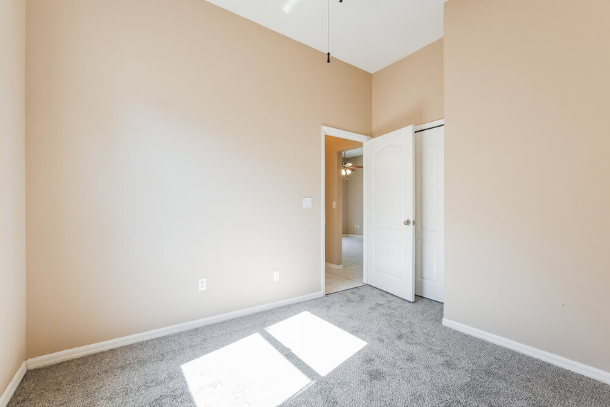 Building Photo - 12805 Woodbury Glen Dr