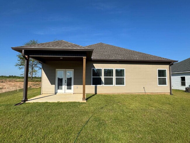 Building Photo - 1465 Forest Dr