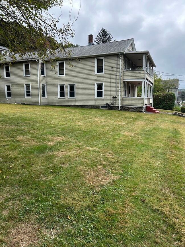 Building Photo - 508 S Main St