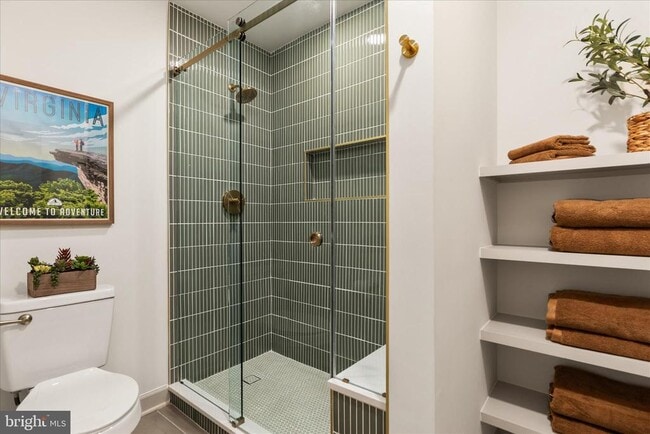 Building Photo - 4386 Lakewood Dr