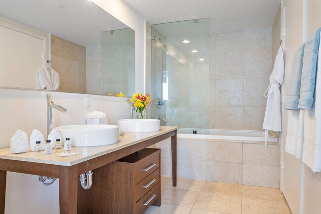 Building Photo - 485 Brickell Ave