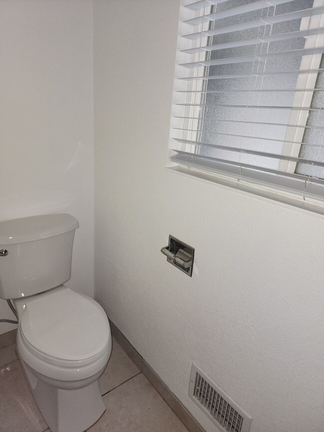 Building Photo - 3 Bedroom 2 bath with 2 car garage off of ...