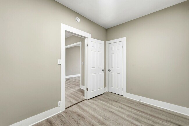 Building Photo - 1217 N Harding Ave