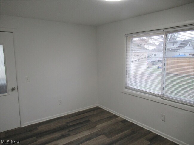 Building Photo - 1616 Douglas Rd