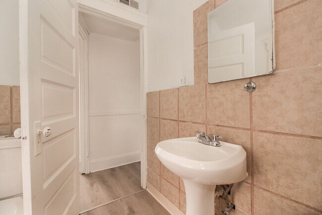 Building Photo - 7415 Elton Ave