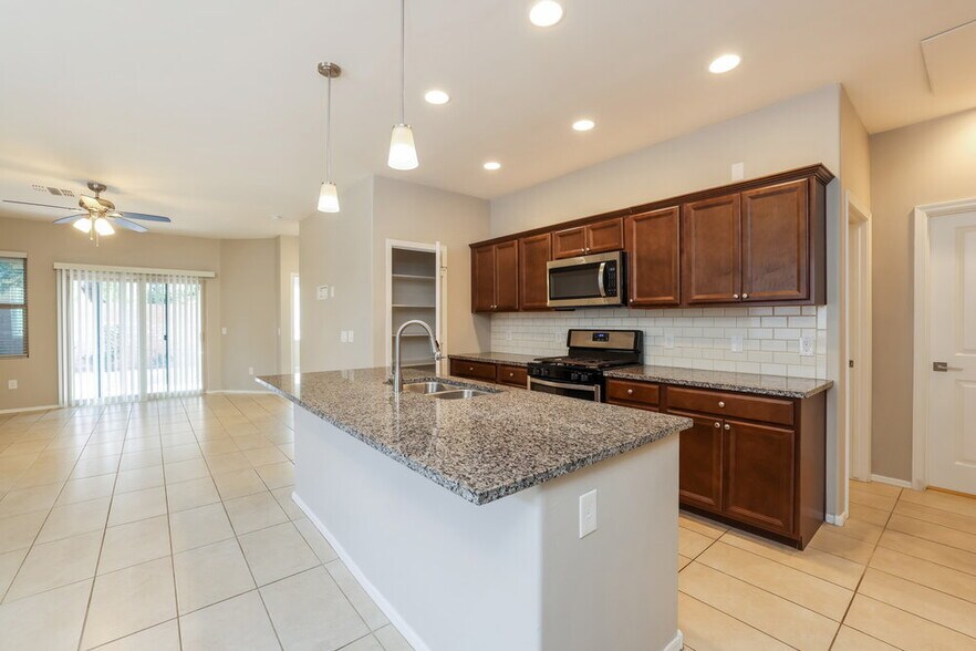 Building Photo - 876 E Bottomlands Ln