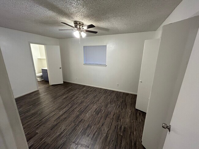 Building Photo - 963 E Humphreys St
