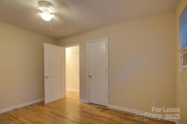 Building Photo - 421 E McLelland Ave
