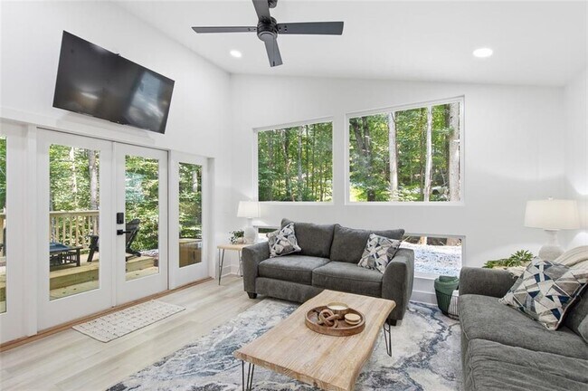 Building Photo - 3203 Navajo Cir