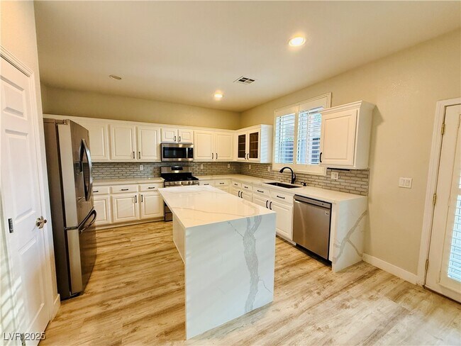 Building Photo - 777 Valley Rise Dr