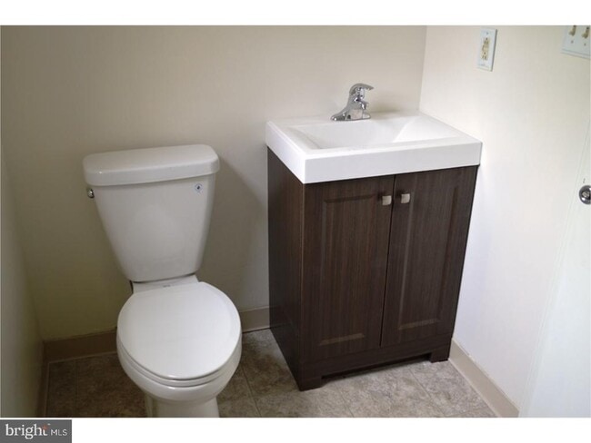 Building Photo - 131 Emery Ct