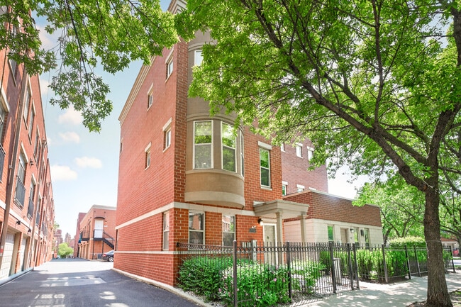 Building Photo - 1409 N Burling St
