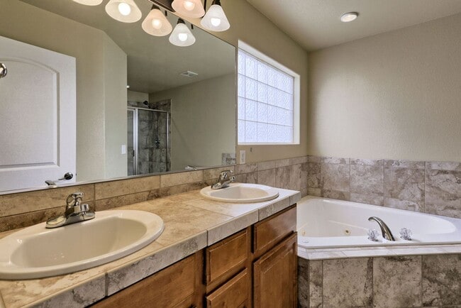 Building Photo - 4 Bedroom 3 Bath Ranch in Greeley