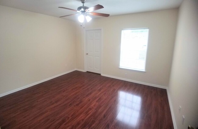 Building Photo - For Rent Beautiful 2/2 First Floor Condo a...