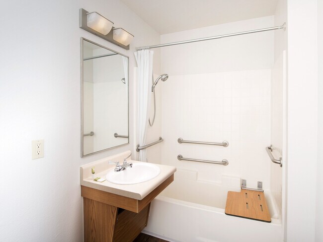 Building Photo - Furnished Studio-Las Cruces
