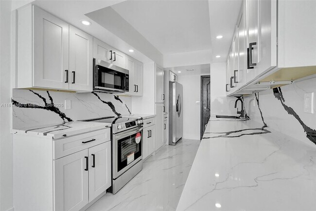 Building Photo - 100 Golden Isles Dr
