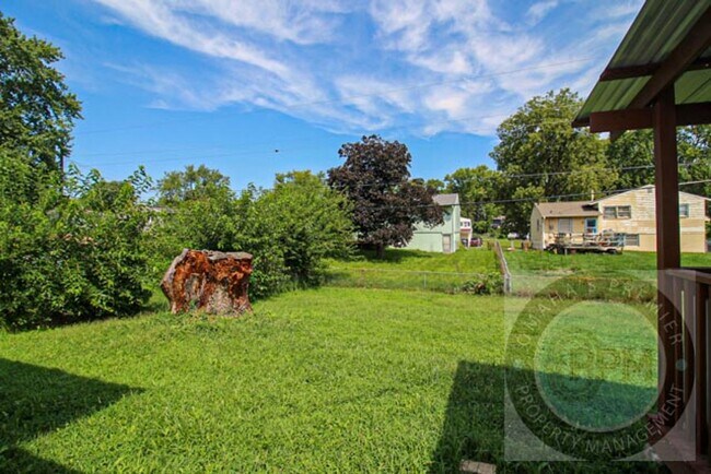 Building Photo - 3 Bedroom / 1 Bath Home Minutes from Hartm...