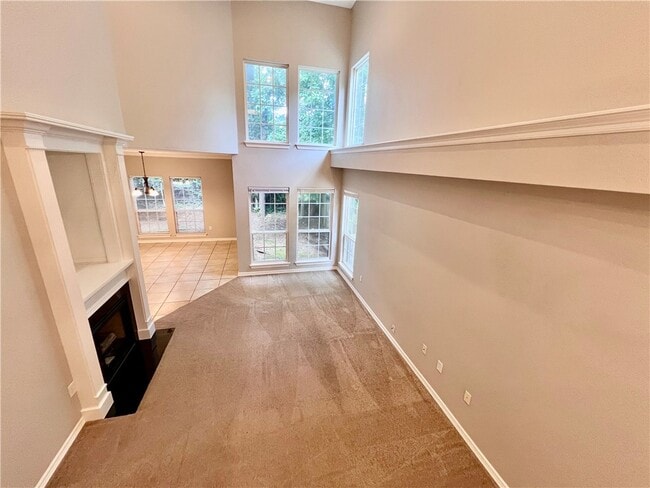Building Photo - 564 S Pierremont Dr