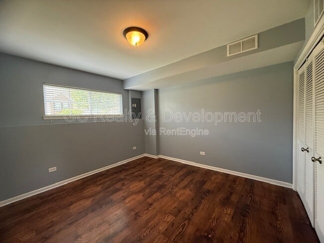 Building Photo - 112 Lakeshore Dr