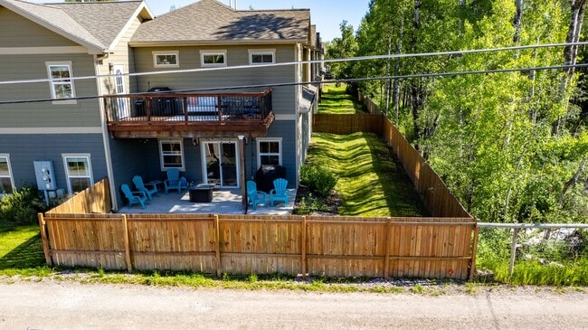 Building Photo - Beautiful & centrally located Whitefish Home